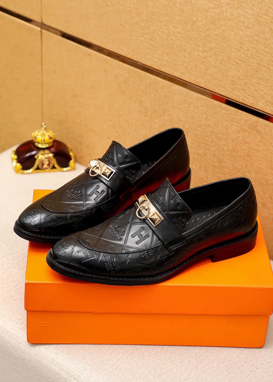 Men's shoes 💰480 💐 Product trademark: HERMES "Hermès" casual leather shoes Regular size: 38-44 (45🉑️customized) Product materials: Selected imported first-layer calfskin embossed upper + classic hardware buckle, imported water-dyed 🐂 cowhide lining. Strong three-dimensional visual effect, non-slip and wear-resistant combination outsole Color: 2⃣️colors available